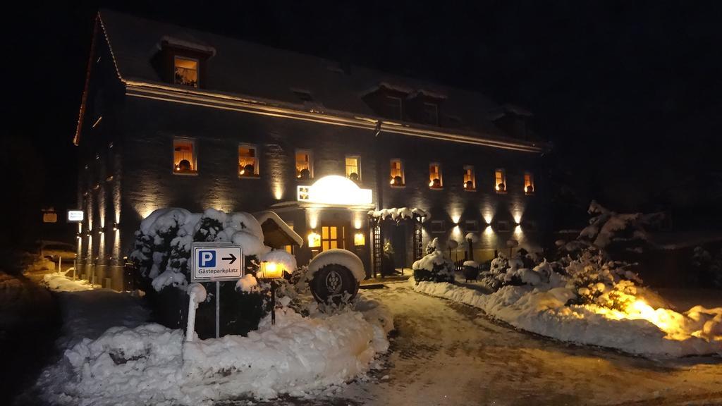 Logis L'Auberge Gutshof บิสชอฟส์แวร์ดา ภายนอก รูปภาพ