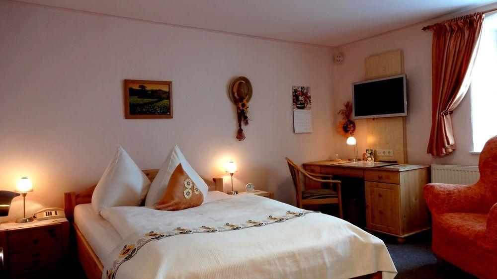 Logis L'Auberge Gutshof บิสชอฟส์แวร์ดา ภายนอก รูปภาพ